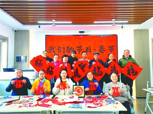 书画家和部分教师学员开展“我们的节日·春节”送祝福活动